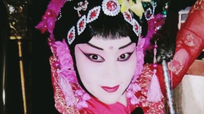 Reinventarsi Online: Una 51enne Acrobata Cinese Diventa Una Star Dei Social&nbsp;Media.