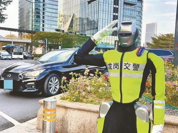 Shenzhen, robot regola il&nbsp;traffico
