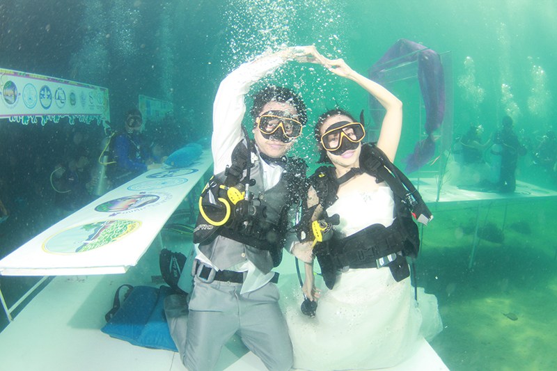 Thailandia, nozze sott’acqua a Trang