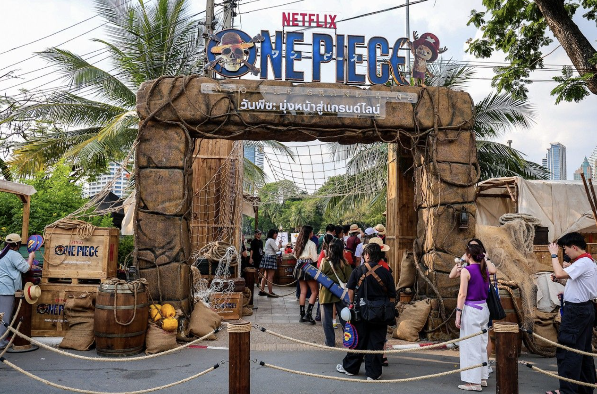 Bangkok trasforma il parco Lumpini nel mondo di One Piece